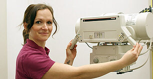 Praxisfachkraft Janine - Patientenmanagement, Röntgen in der Praxis & OP Kloth - Orthopädie und Chirurgie Praxisfachkraft Janine - Patientenmanagement, Röntgen in der Praxis & OP Kloth - Orthopädie und Chirurgie